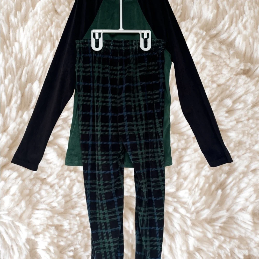 Cat & Jack Kids Pajama Set - Red, Green, and Black